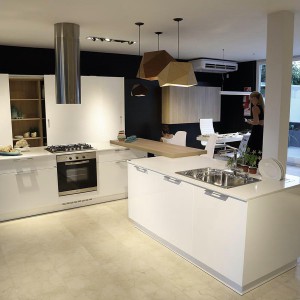 Johnson en Av. del Libertador - Vanguardia en Amoblamientos