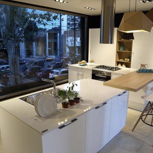 Johnson en Av. del Libertador - Vanguardia en Amoblamientos