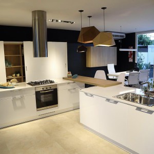 Johnson en Av. del Libertador - Vanguardia en Amoblamientos