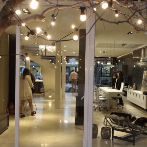 Johnson en Av. del Libertador - Vanguardia en Amoblamientos