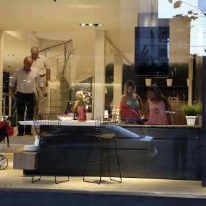 Johnson en Av. del Libertador - Vanguardia en Amoblamientos