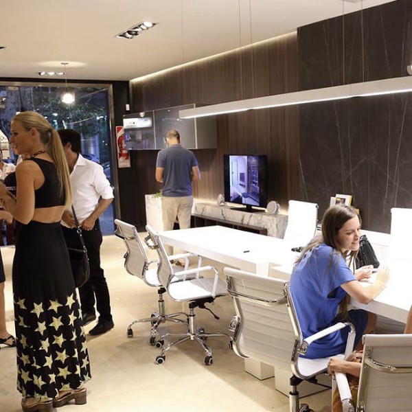 Johnson en Av. del Libertador – Vanguardia en Amoblamientos Johnson en Av. del Libertador - Vanguardia en Amoblamientos