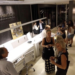 Johnson en Av. del Libertador - Vanguardia en Amoblamientos