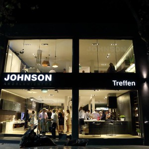 Johnson en Av. del Libertador - Vanguardia en Amoblamientos