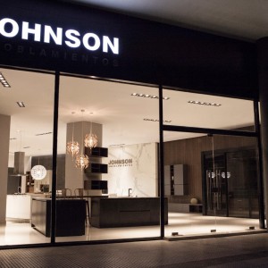 Johnson Acero en Pilar