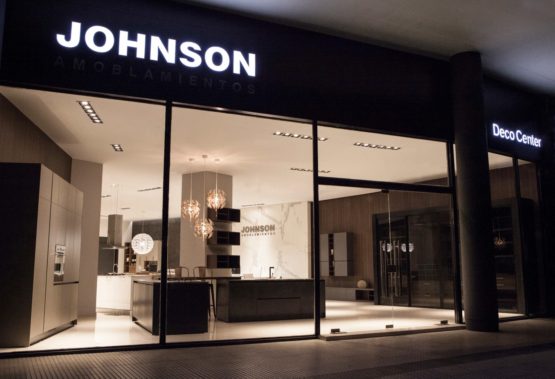 Johnson Acero en Pilar