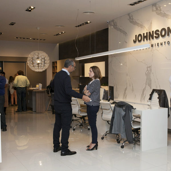 Johnson Acero en Pilar