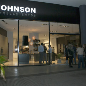 Johnson Acero en Pilar