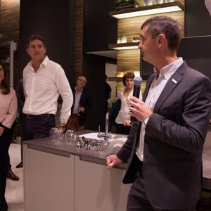 2-1 (Large) 2-1 (Large)