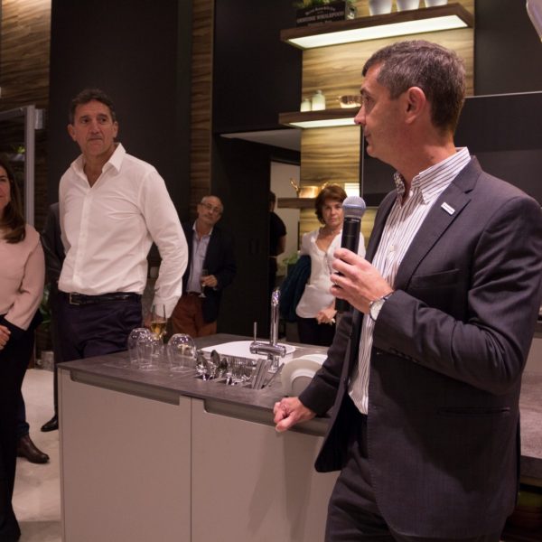 2-1 (Large) 2-1 (Large)