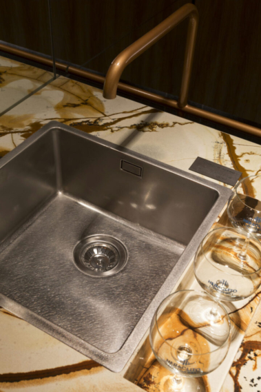 Pileta Espacio 14, “Bar”, de Carla Barconte, Carolina Estelles y Mariana Paccieri.