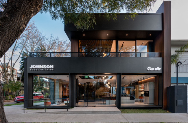 Fachada de nueva imagen comercial de Johnson Amoblamientos. Gaudir