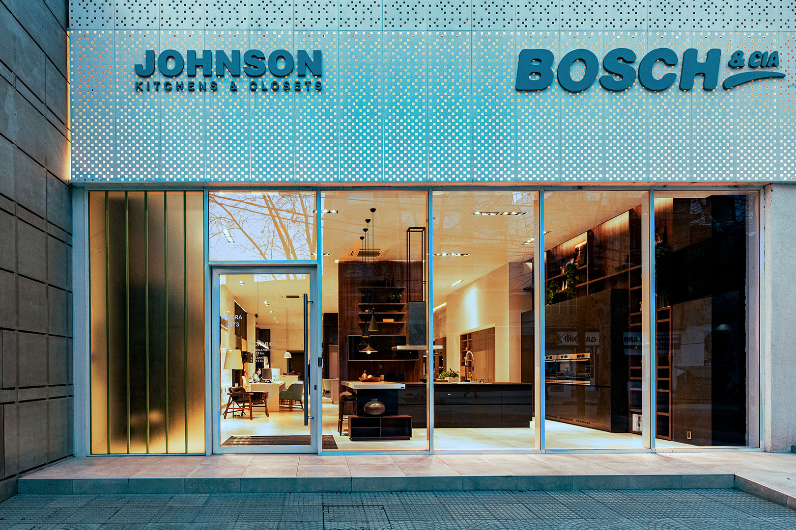 Oficinas de Johnson Acero en el exterior. Montevideo, Uruguay