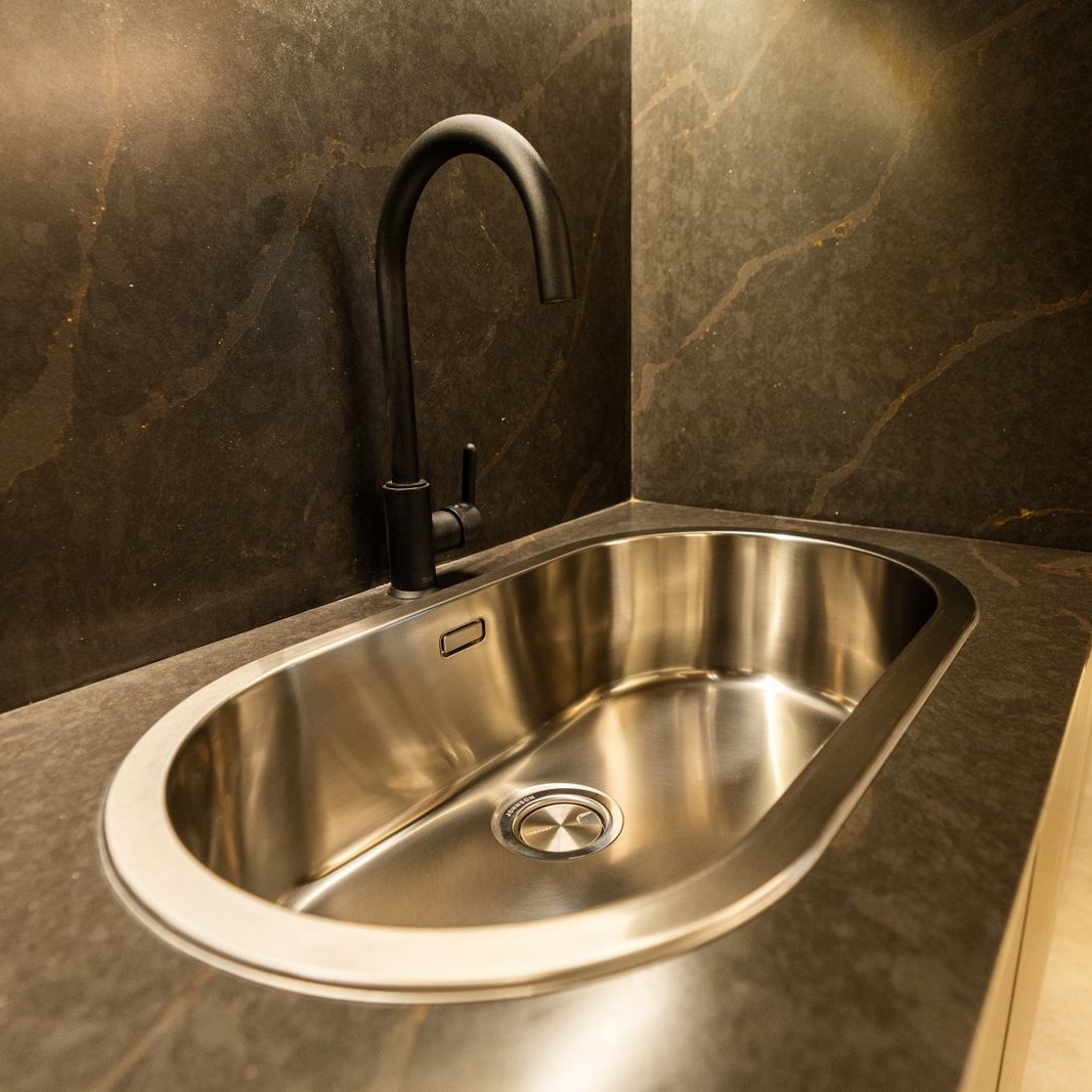 Linea Curve by Johnson Acero